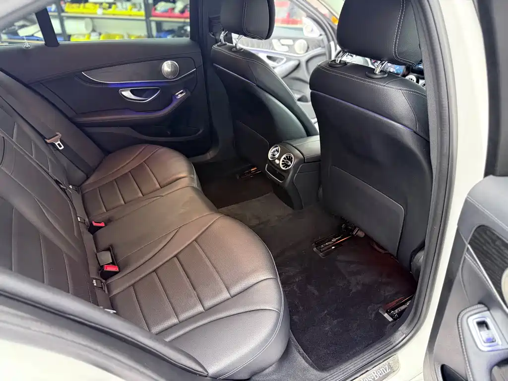 Mercedes-Benz C-Class 2019 — фото 12