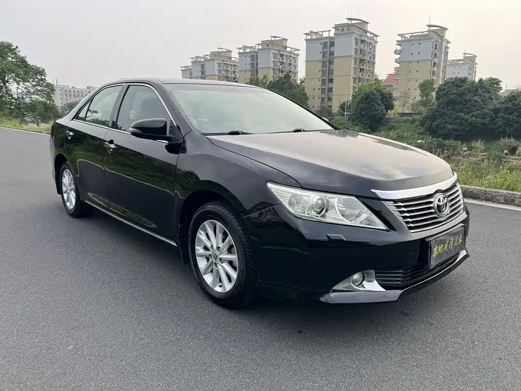 Toyota Camry 2014 — фото 3