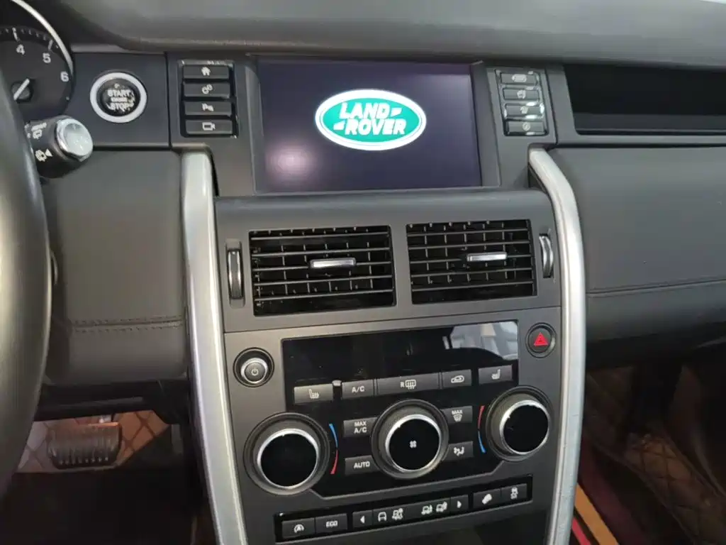 Land Rover Discovery Sport 2017 — фото 13