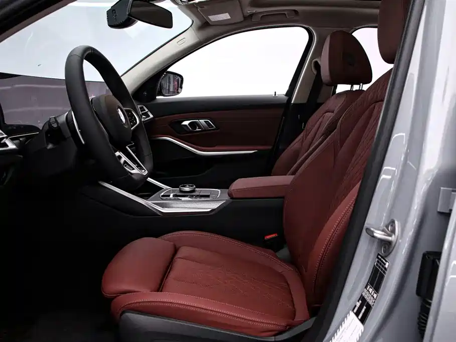 BMW 3 Series 2025 — фото 12