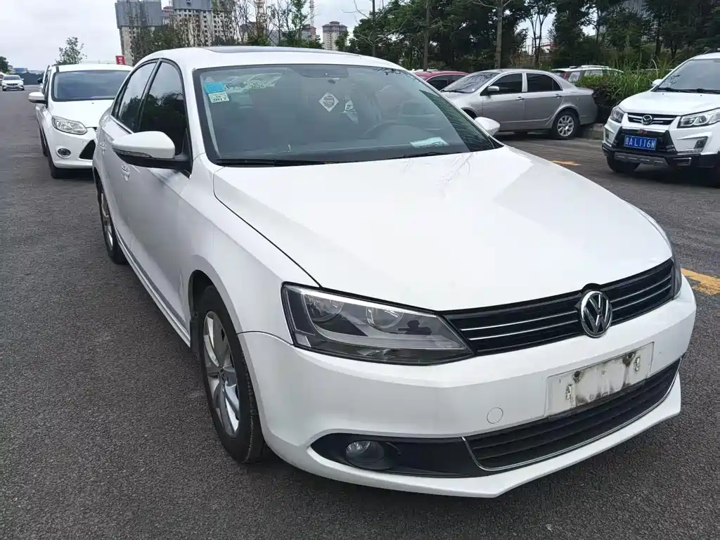 Volkswagen Sagitar 2013