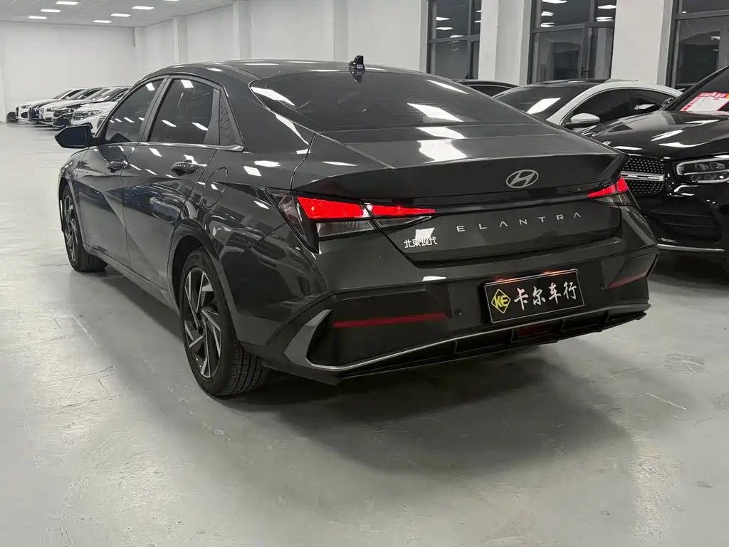 Hyundai Elantra 2025