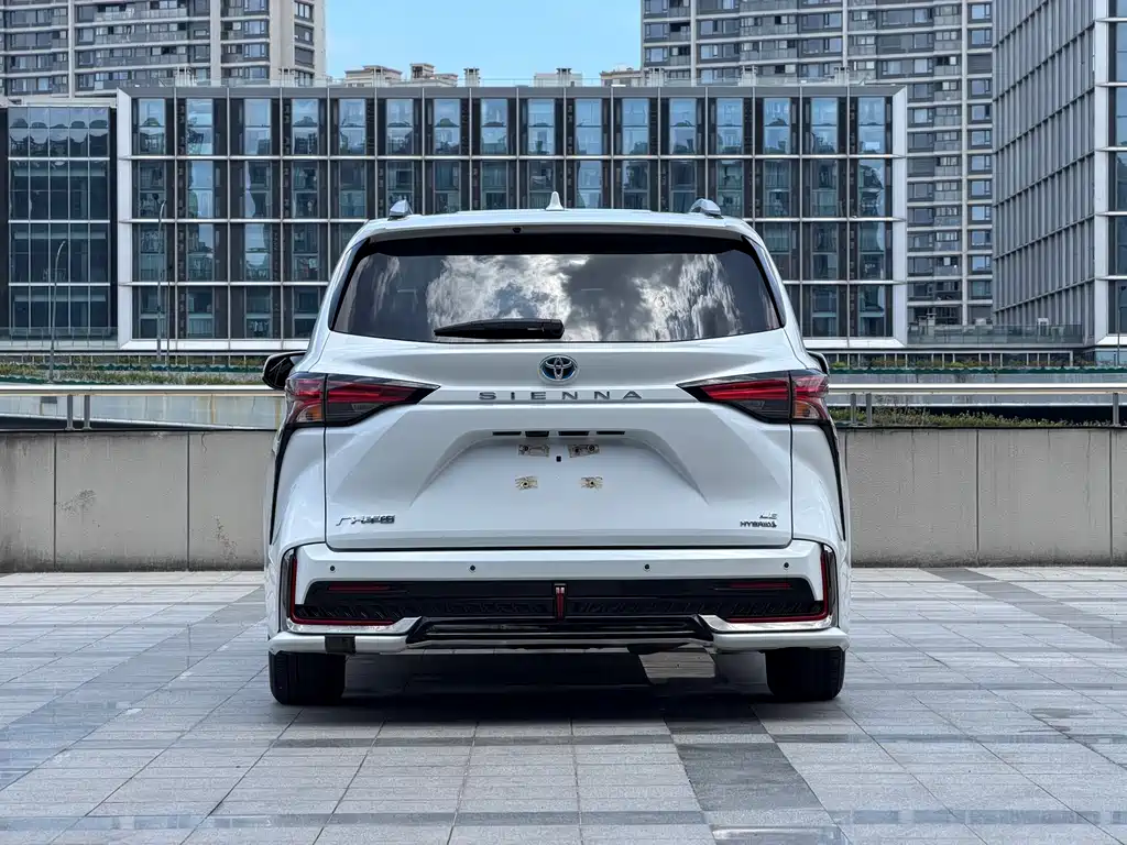 Toyota Sienna 2023 — фото 4