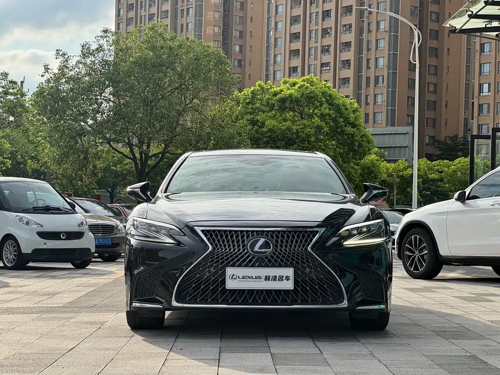 Lexus LS 2020 — фото 2