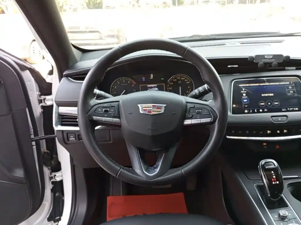Cadillac XT4 2020 — фото 11