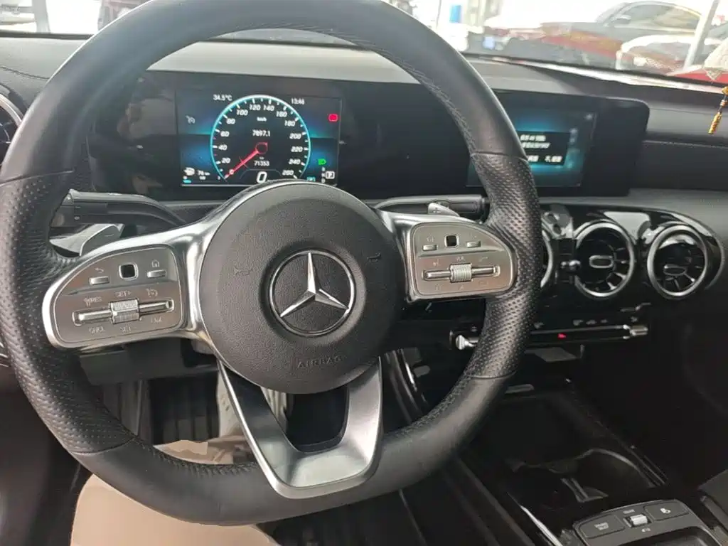 Mercedes-Benz A-Class 2019 — фото 10
