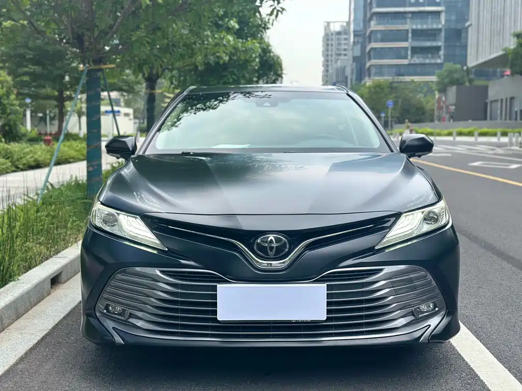 Toyota Camry 2018 — фото 2