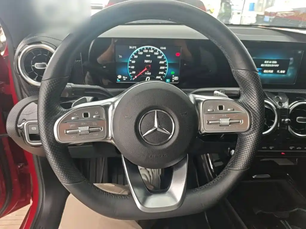 Mercedes-Benz A-Class 2019 — фото 11