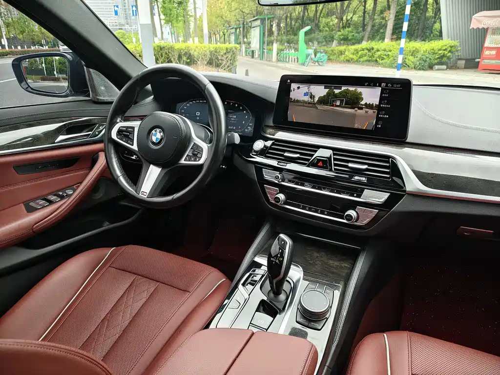 BMW 5 Series 2021 — фото 19