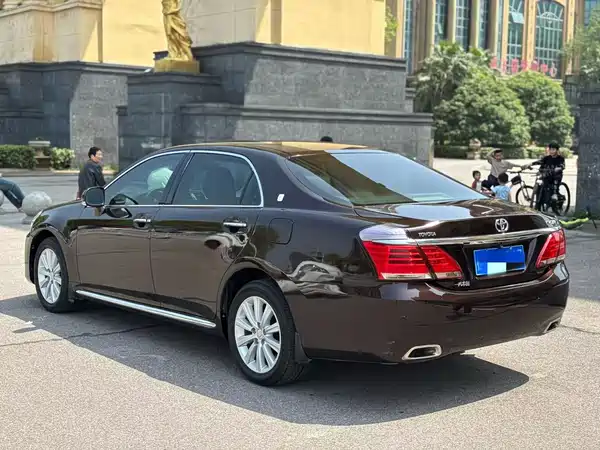 Toyota Crown 2012