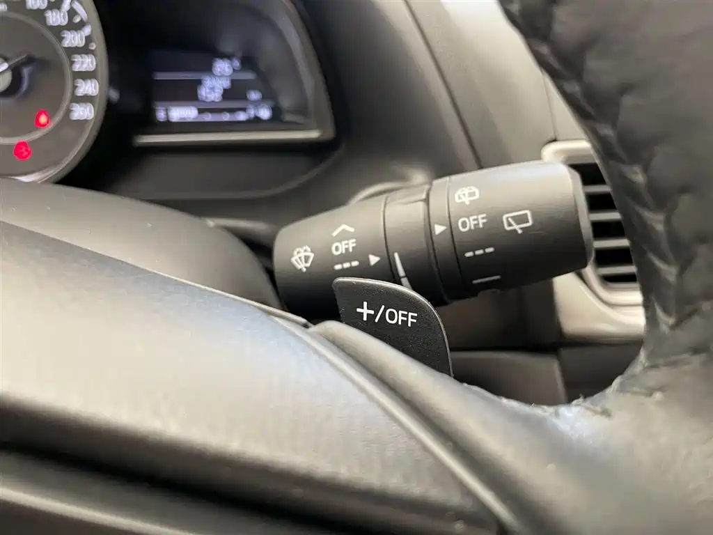 Mazda 3 Axela 2018 — фото 14
