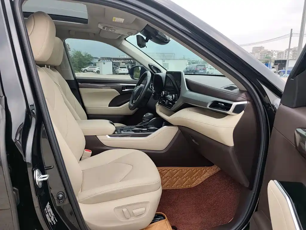Toyota Highlander 2022 — фото 17