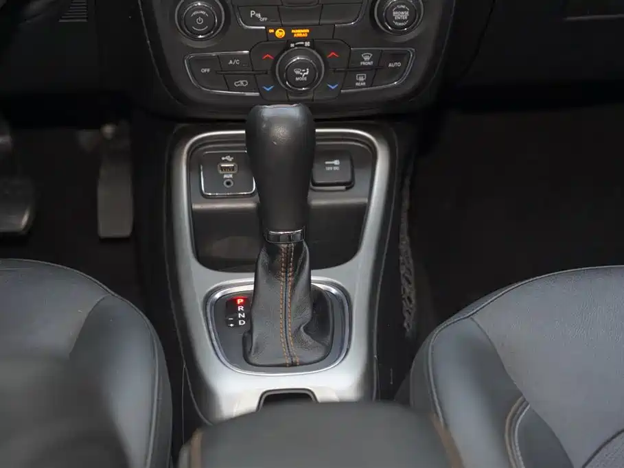 Jeep Compass 2019 — фото 15