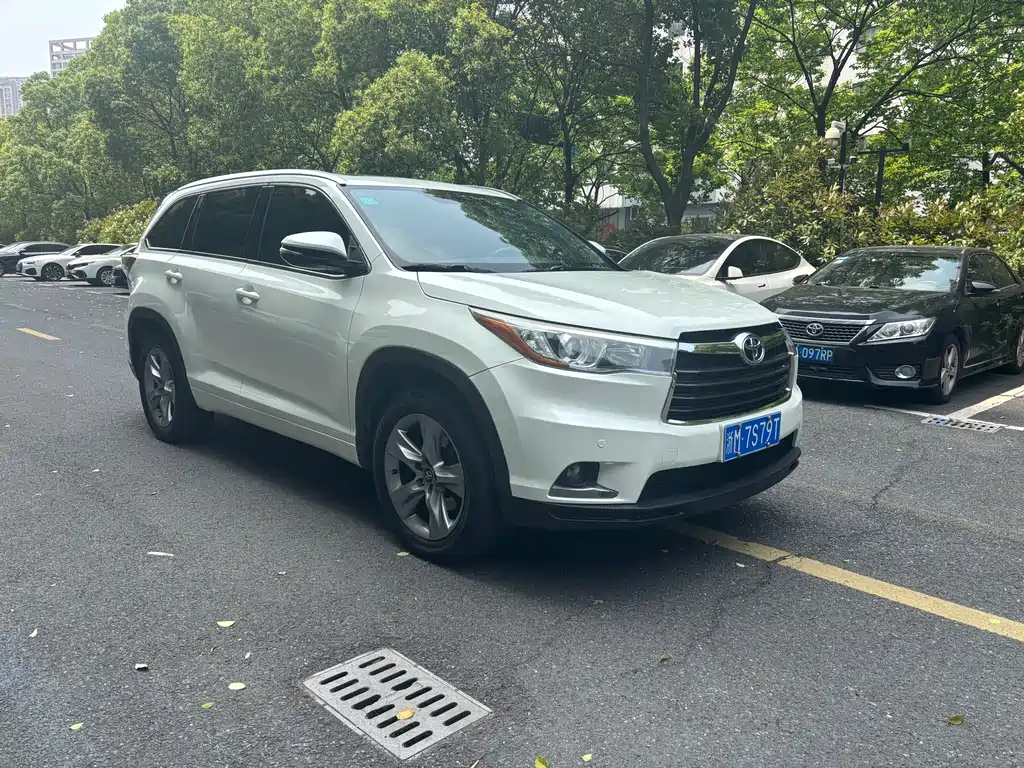 Toyota Highlander 2017 — фото 1