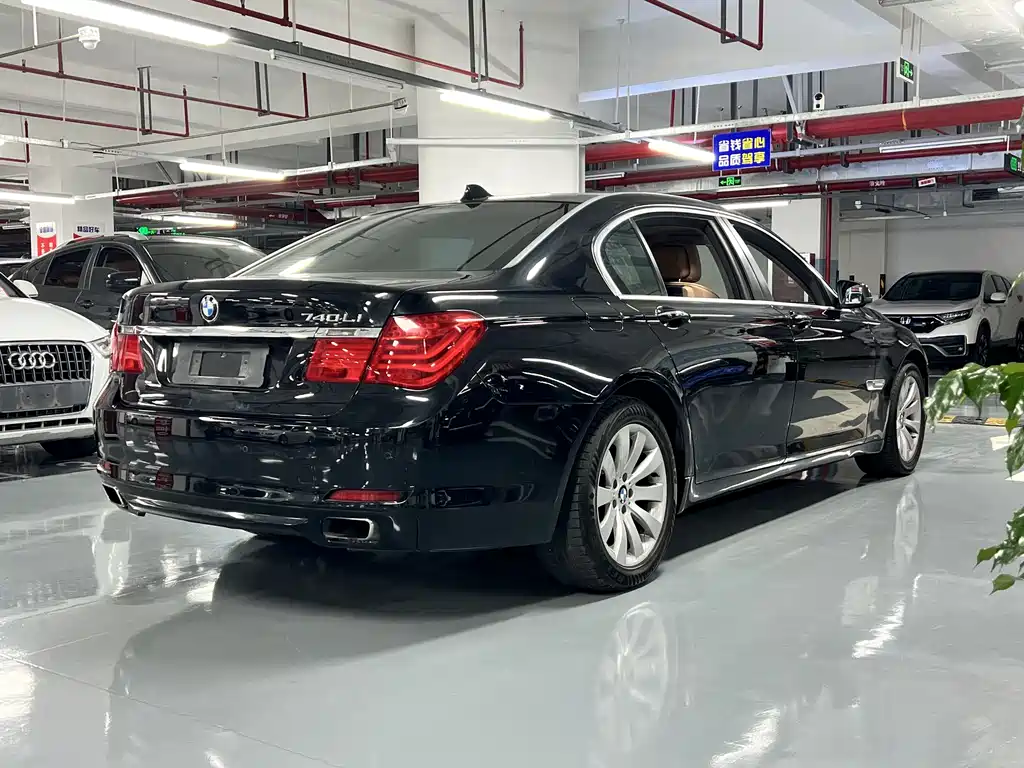 BMW 7 Series 2012 — фото 2