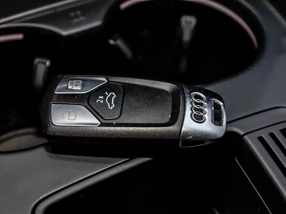 Audi A4L 2023 — фото 17