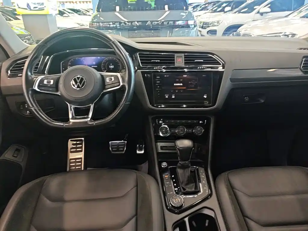 Volkswagen Tiguan L 2021 — фото 10