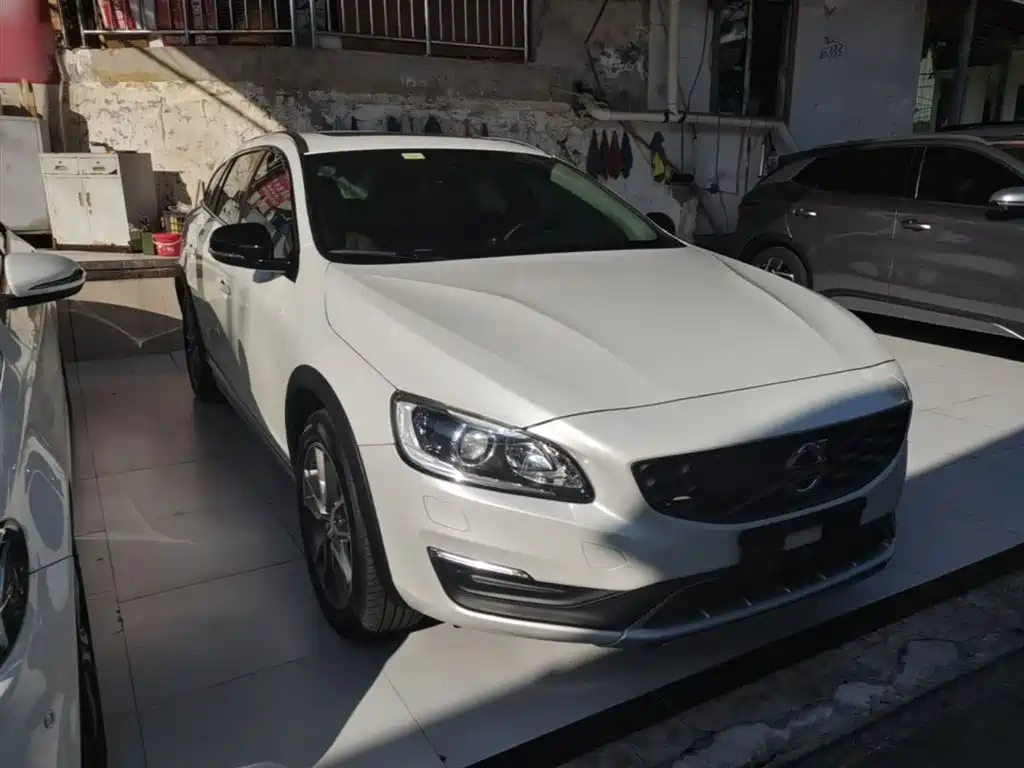 Volvo V60 2018 — фото 4