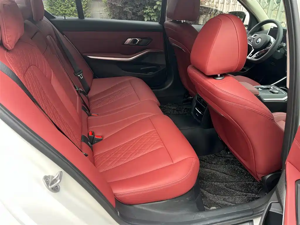 BMW 3 Series 2025 — фото 10