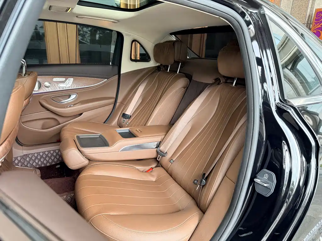 Mercedes-Benz E-Class 2022 — фото 12