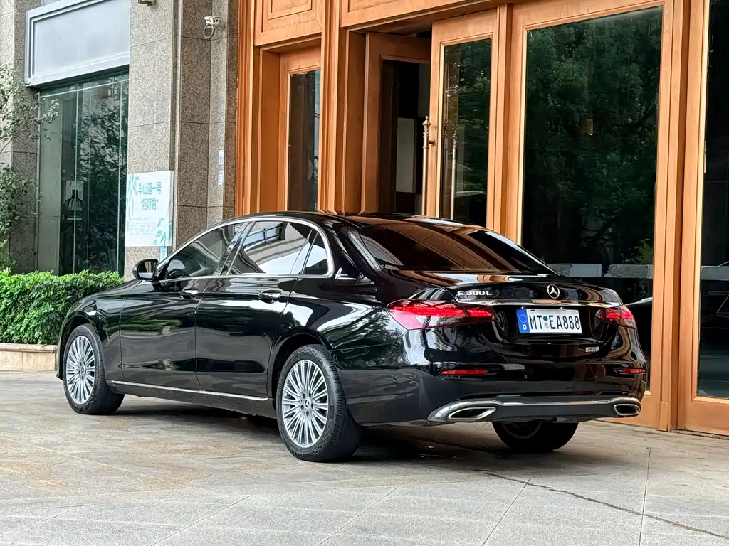 Mercedes-Benz E-Class 2022 — фото 6
