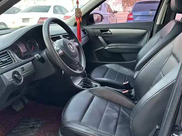 Volkswagen Lavida 2013