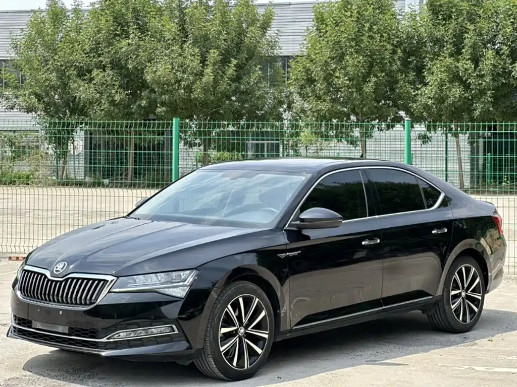 Skoda Superb 2024 — фото 1