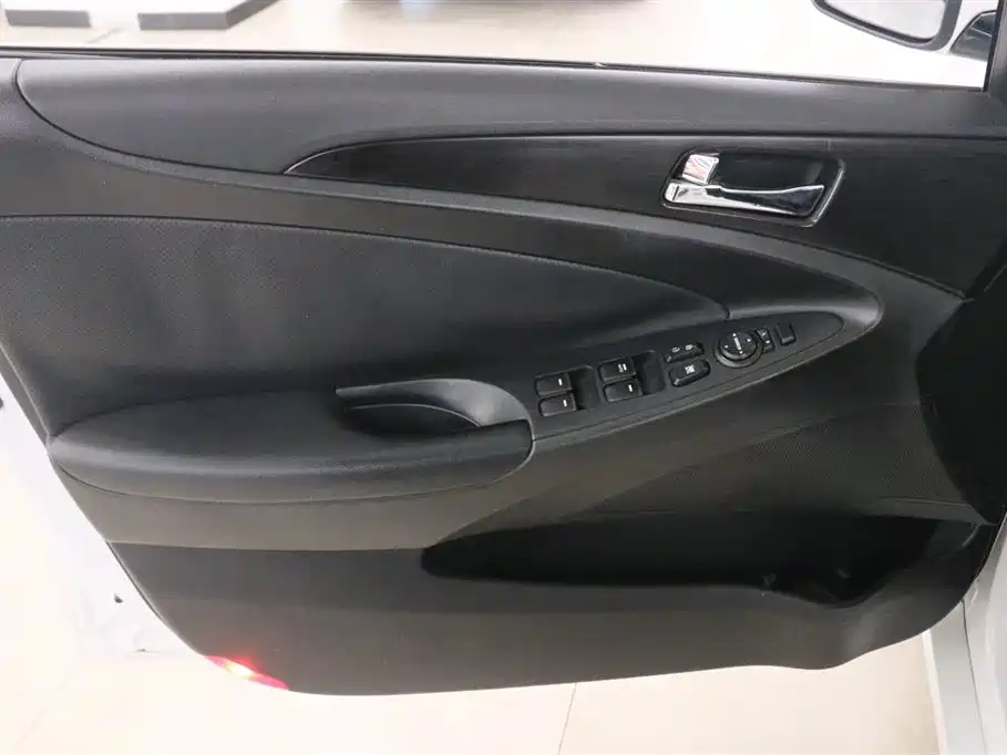Hyundai Sonata 2013 — фото 12