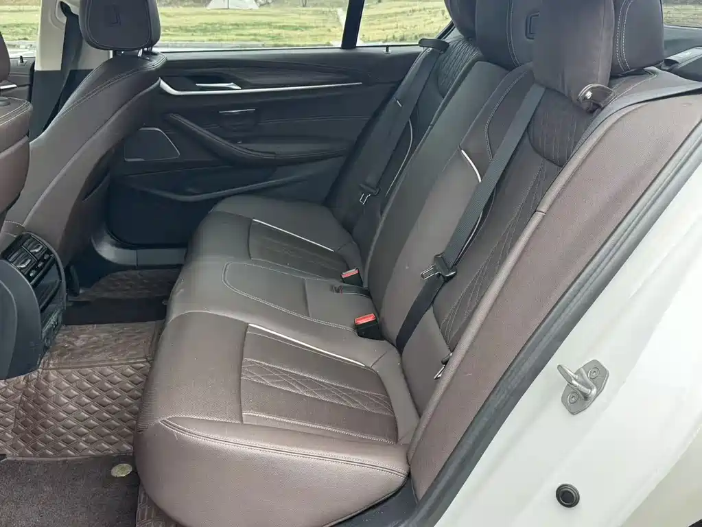 BMW 5 Series 2023 — фото 12