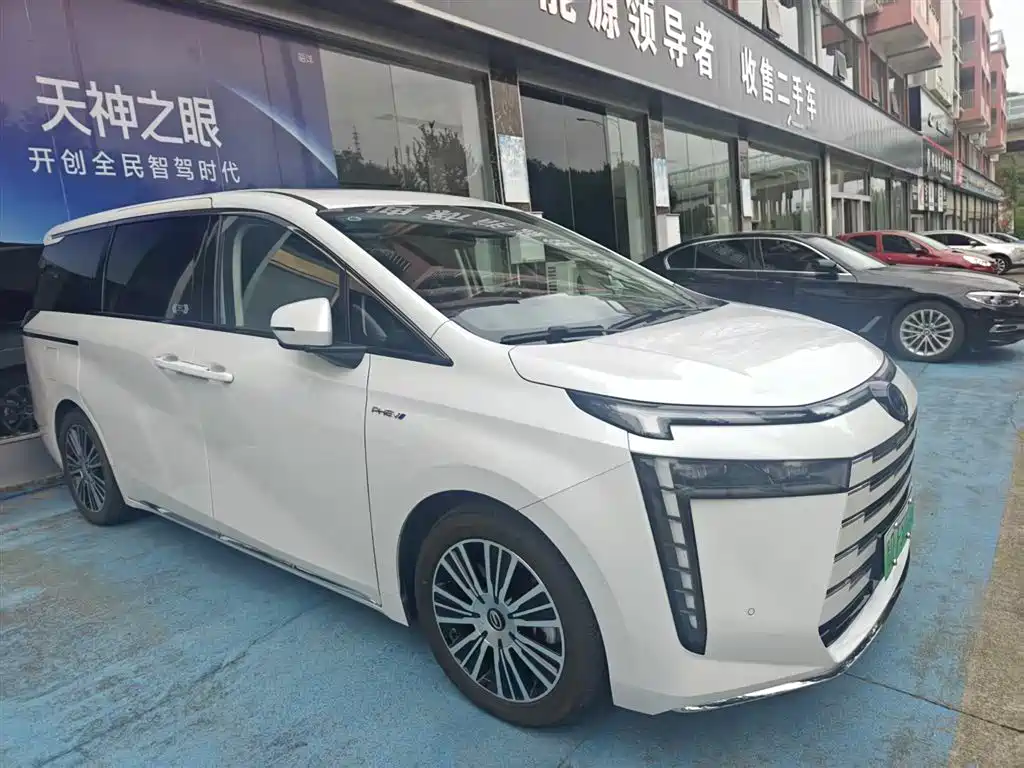 GAC Motor E8 PHEV 2024 — фото 3