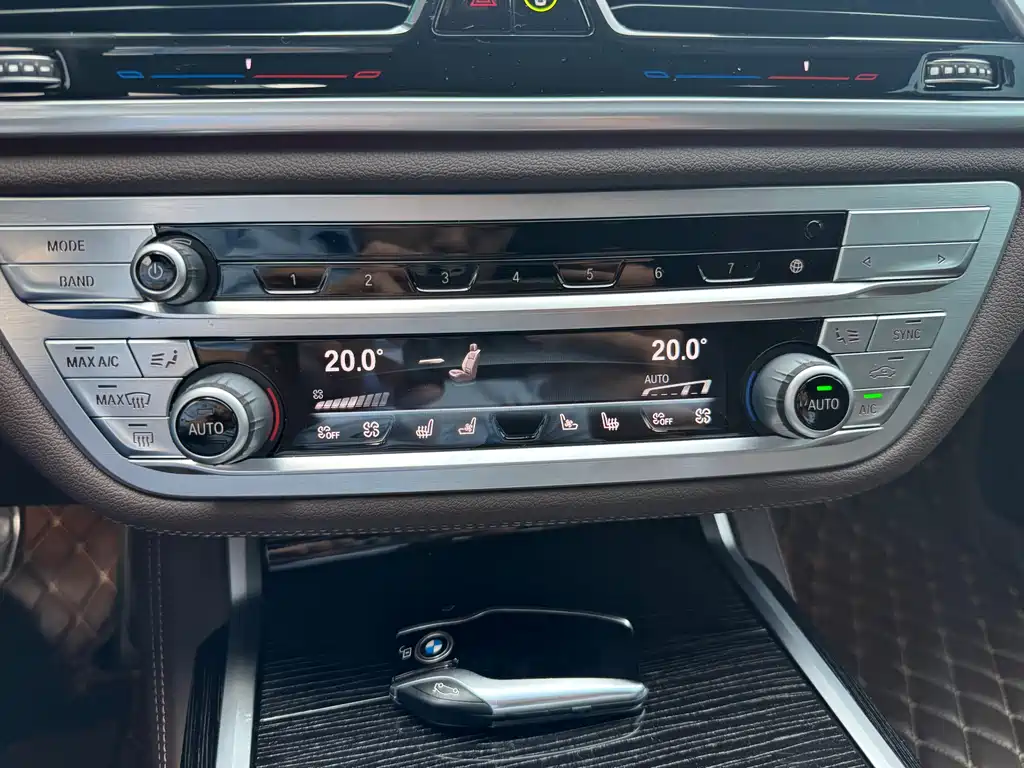 BMW 7 Series 2020 — фото 18