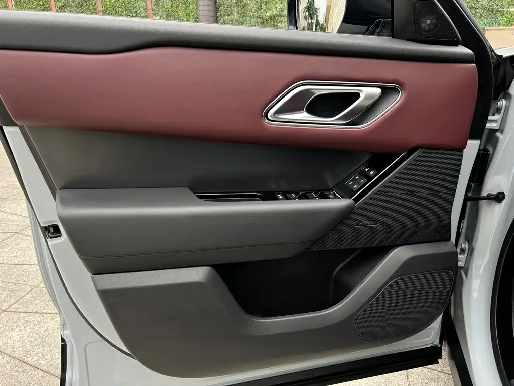Land Rover Velar 2024 — фото 20