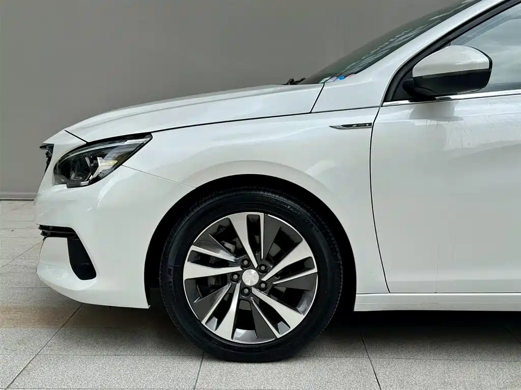 Peugeot 408 2019 — фото 20