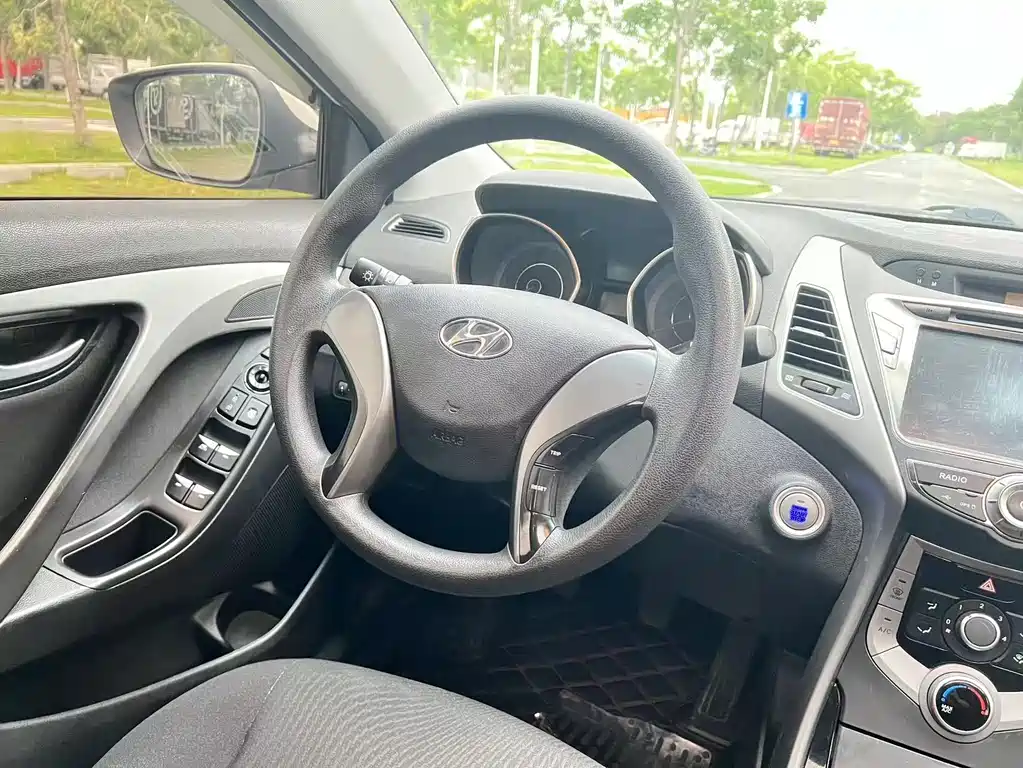Hyundai Elantra Langdong 2015 — фото 9