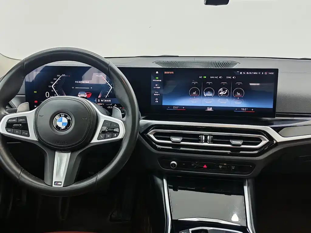 BMW 3 Series 2023 — фото 11