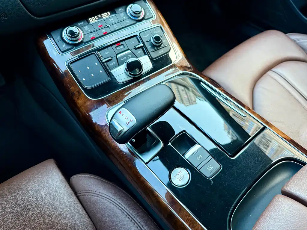 Audi A8 2013 — фото 14