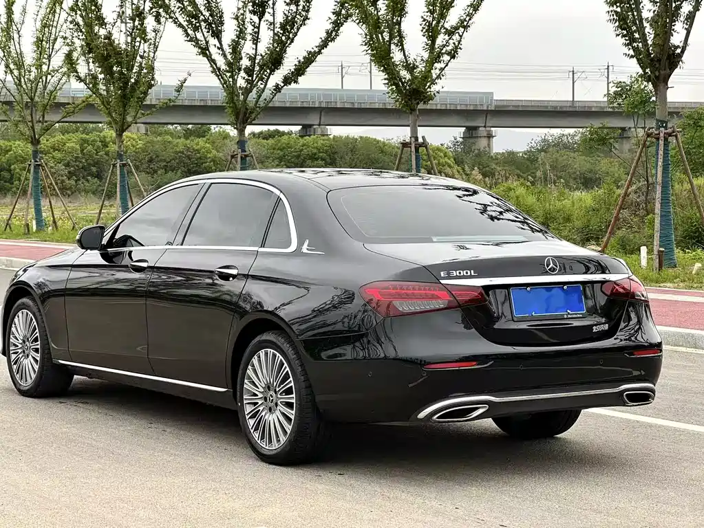 Mercedes-Benz E-Class 2023 — фото 4
