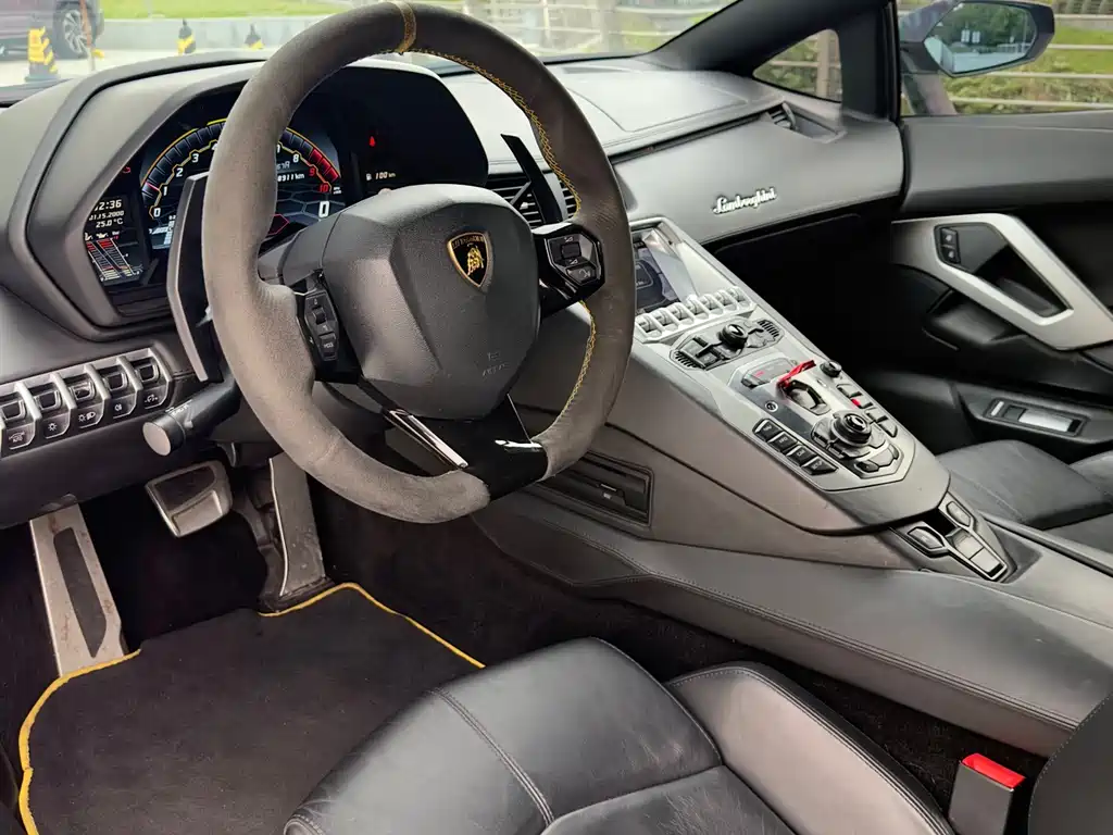 Lamborghini Aventador 2014 — фото 12