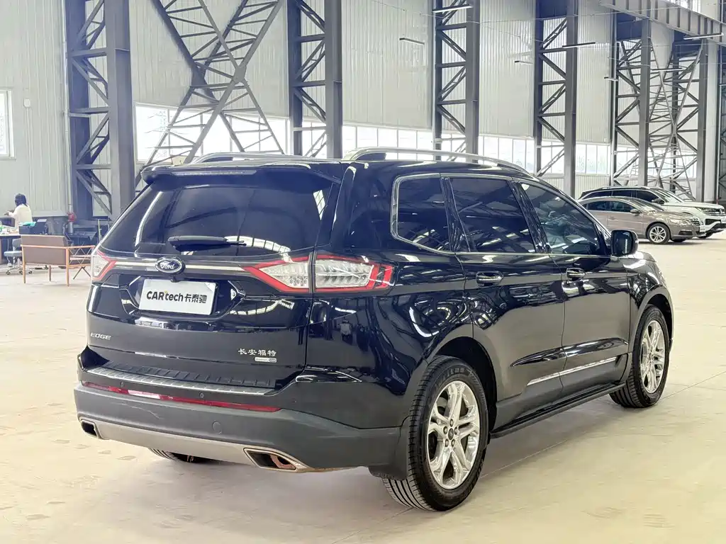 Ford Edge 2018 — фото 11