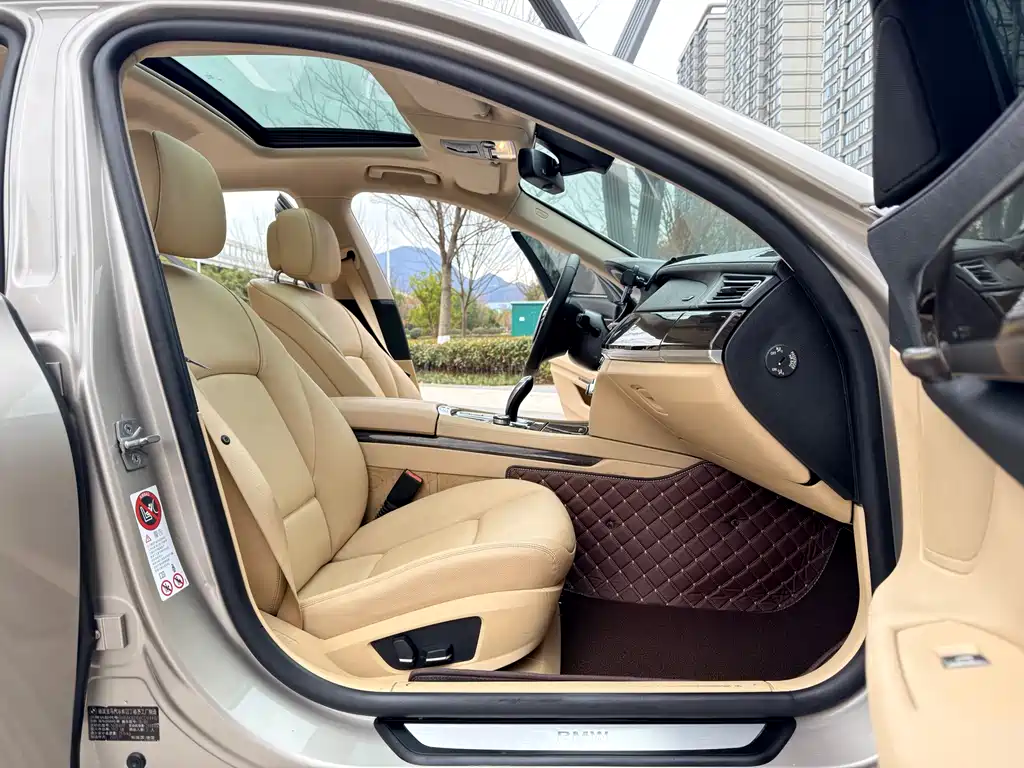 BMW 7 Series 2012 — фото 10