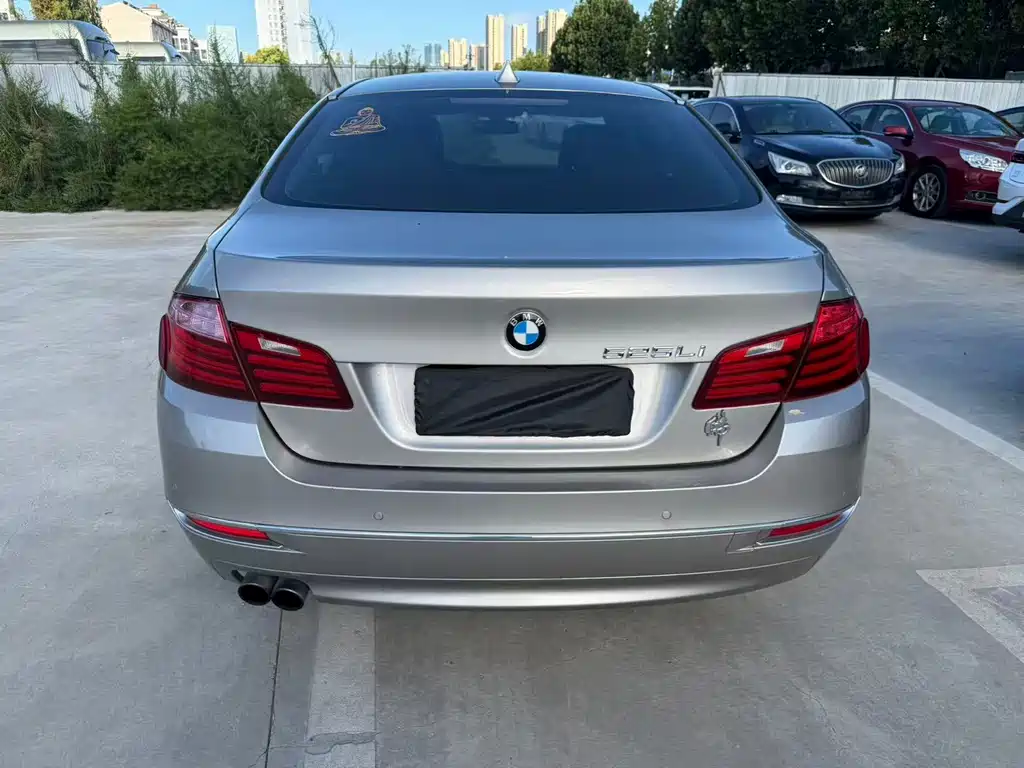 BMW 5 Series 2015 — фото 9
