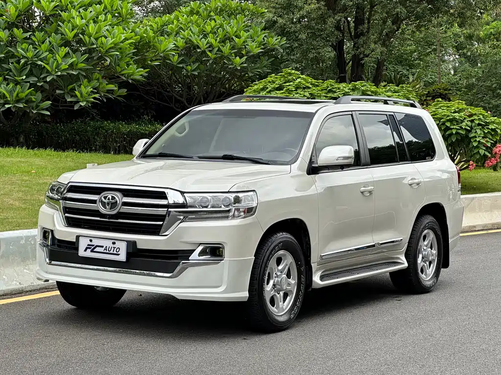 Toyota Land Cruiser 2018 — фото 1