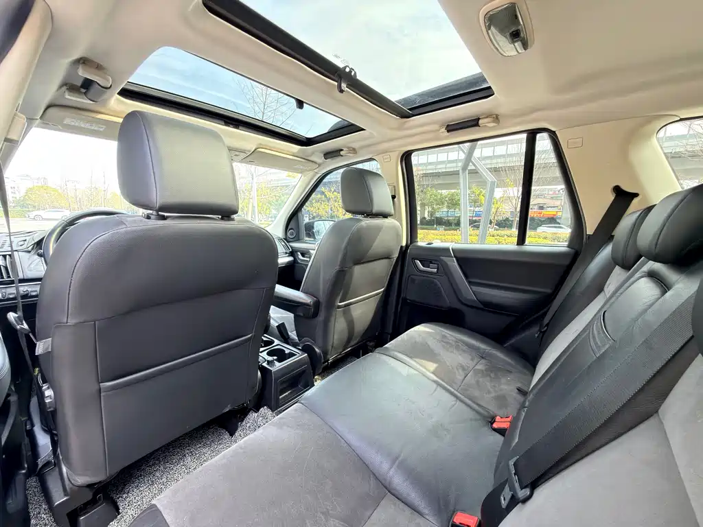 Land Rover Freelander 2 2010 — фото 14