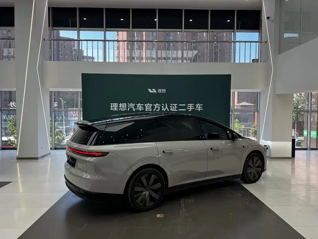 Li Auto i8 2025 — фото 4