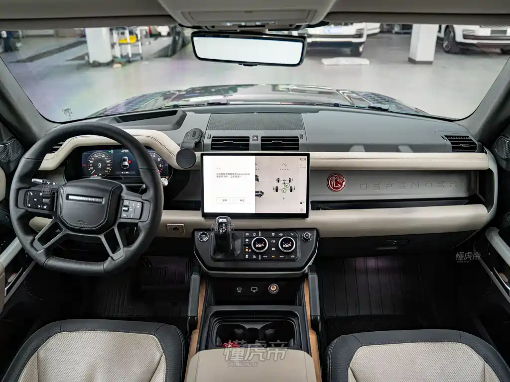 Land Rover Defender 2021 — фото 13