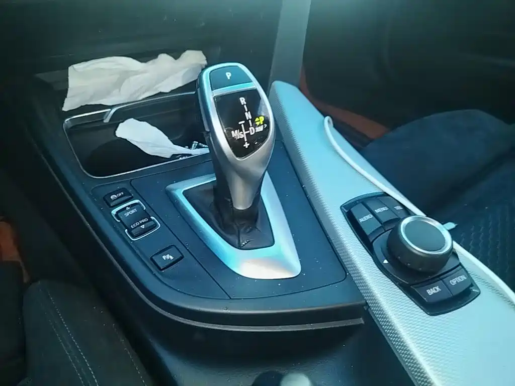BMW 3 Series 2017 — фото 14