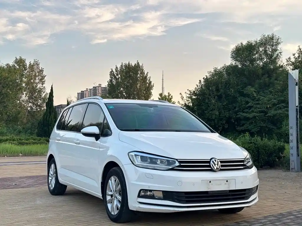 Volkswagen Touran 2017 — фото 3