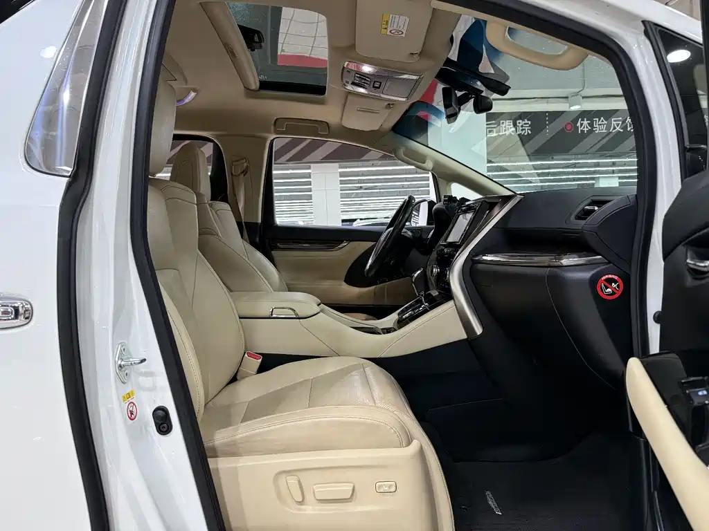 Toyota Alphard 2019 — фото 16