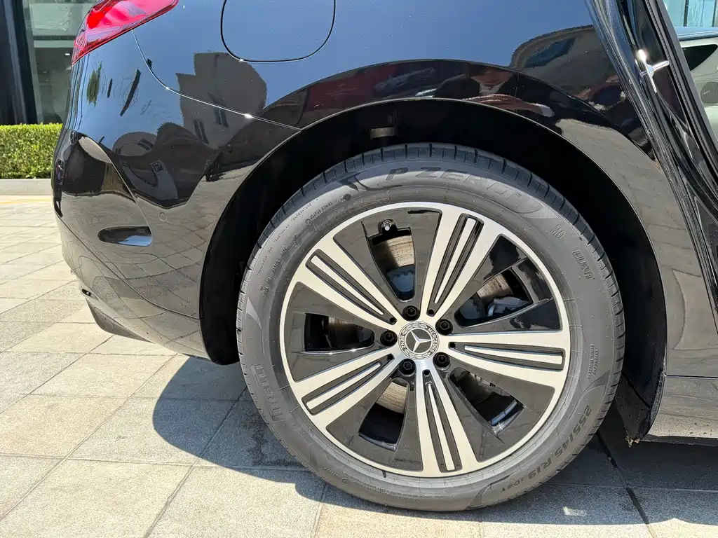 Mercedes-Benz EQE 2025 — фото 15