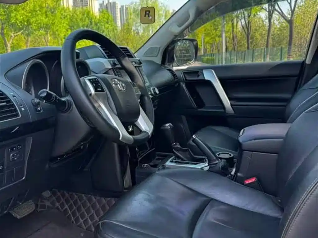 Toyota Prado 2015 — фото 3